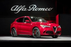 Ra mắt Alfa Romeo Stelvio 2018, làm lu mờ Porsche Macan Turbo!