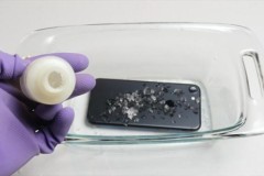 Thử ngâm iPhone 7 trong Acid Sulfuaric