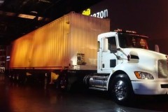 Amazon sử dụng xe container để... vận chuyển dữ liệu
