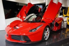 Ferrari bán đấu giá LaFerrari cuối cùng
