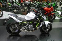 Naked bike tầm trung Kawasaki Z650 2017 cập bến Đông Nam Á