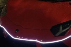 Lamborghini Aventador đón Giáng Sinh với trang trí đèn LED đẹp mắt
