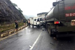 Hoà Bình: Xe chở phạm nhân va chạm với xe xăng dầu, 6 người thương vong