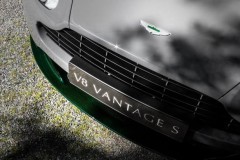 Aston Martin và Ferrari sẽ bị phạt vì vượt mức khí thải của EU