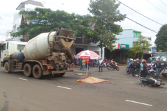 Đắk Lắk: Nữ nhân viên ngân hàng bị xe trộn bê-tông cán tử vong