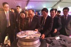Thủ tướng khuyến khích các hãng ô tô nâng cao tỷ lệ nội địa hóa