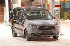 Chạm trán xe thử nghiệm Tourneo Courier nâng cấp tại trạm xăng