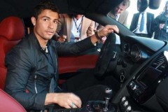 Cristiano Ronaldo mua “quái thú mới"