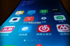 Rò rỉ một chiếc điện thoại Xiaomi màn hình cong rất lạ