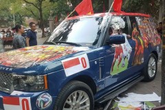 SUV hạng sang Range Rover Autobiography cổ vũ tuyển Việt Nam độc đáo