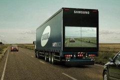 Samsung chi tiền quảng cáo điện tử ít hơn so với Apple?