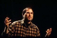 Apple đã quên cảnh báo của Steve Jobs, lặp lại vết xe đổ khi xưa, ưu tiên lợi nhuận hơn sản phẩm?