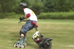 Khi động cơ xe scooter và patin kết hợp thành phương tiện độc đáo