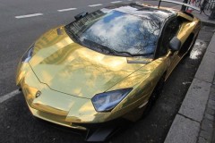 ‘Siêu bò’ Lamborghini Aventador SV Roadster lên dàn cánh vàng chrome bóng bẩy