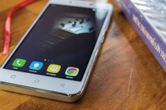 Smartphone khung vỏ kim loại, camera 13MP, RAM 2GB giảm giá