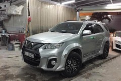 Thợ Sài Gòn độ Toyota Fortuner phong cách Wald International