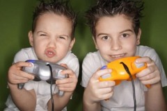 Trẻ em nên chơi game 1 ngày bao nhiêu giờ là tốt