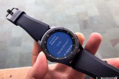 Trên tay Samsung Gear S3 Frontier và so sánh với Apple Watch Series 2 Nike Edition