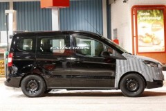 Ford Tourneo Courier 2018 bị bắt gặp trải qua bài thử nghiệm mùa đông tại Thụy Điển