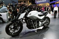 Honda ra mắt mô tô tự cân bằng, không cần chân chống