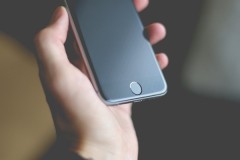 Sharp bất ngờ trở thành nhà phân phối màn hình OLED cho iPhone