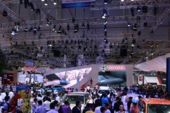 Thị trường ô tô Việt Nam vượt mốc 300.000 xe