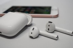 Apple lần đầu tiên đưa AirPods lên sóng truyền hình