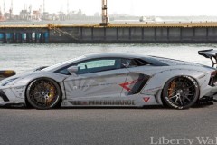 Bộ ba ‘siêu mẫu chân dài’ Lamborghini Aventador độ Liberty Walk cho dân chơi siêu giàu