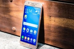Galaxy J5, Galaxy J7 2016 giảm giá mạnh mẽ