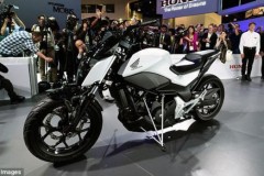 Honda giới thiệu xe môtô tự lẽo đẽo đi theo chủ nhân
