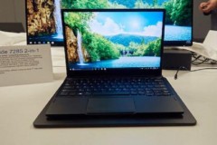 Laptop đầu tiên thế giới tích hợp sạc không dây