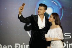 Smartphone đầu tiên có camera kép 20MP mặt trước ra mắt