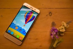 Smartphone khung vỏ kim loại cao cấp, RAM 2GB giảm giá