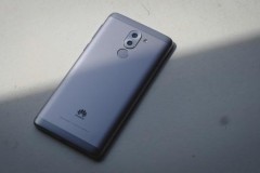 Trên tay Huawei GR5 2017 màu xám: Nam tính và góc cạnh