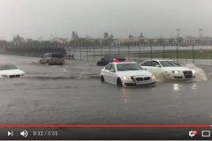 Audi A6 vượt 3 xe BMW kẹt trong nước ngập