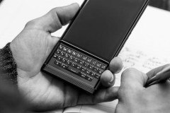 Cuộc chiến hệ điều hành smartphone: Chỉ còn trận chung kết!