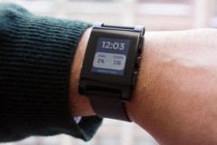 Fitbit mua lại hãng smartwatch Pebble với mức giá rẻ mạt