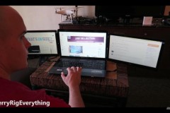 Khi Razer còn đang tìm chiếc Project Valerie bị mất, anh chàng này đã tự làm được laptop 3 màn hình