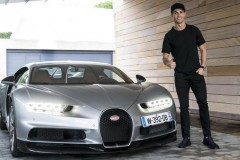 Siêu sao bóng đá CR7 Cristiano Ronaldo mãn nguyện thử Bugatti Chiron