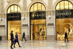 Các cửa hàng bán lẻ và "cuộc chiến" thu hút thế hệ trẻ rành công nghệ