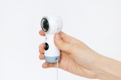 Samsung Gear 360 (2017): thiết kế mới dễ cầm chụp, hỗ trợ live stream, Wi-Fi ac, USB-C