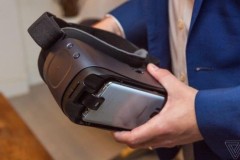 Samsung ra mắt tay cầm cho kính thực tế ảo và phiên bản Gear VR màu mới