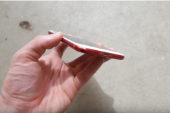 Thử thách độ bền Galaxy S8 và iphone 7 Plus: khó phân định thắng thua