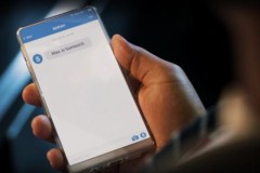 Có phải chiếc smartphone không viền của "cha đẻ Android" vừa xuất hiện trong video quảng cáo lốp xe?