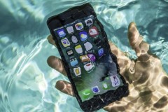 Đo khả năng chống nước, iPhone 7 Plus bại trận trước Galaxy S8