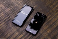 So sánh nhanh Galaxy S8 midnight black và iPhone 7 Jet Black