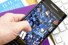 Khóa màn hình kiểu Blackberry cho mọi máy Android, không bao giờ sợ lộ mật khẩu