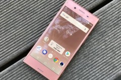 "Trên tay" Xperia XZ Premium phiên bản màu hường "mạnh mẽ"