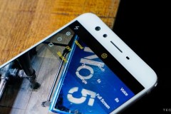 Xuất hiện hình ảnh thực tế của OPPO R11 với cụm camera kép ở mặt lưng và thiết kế rất mỏng