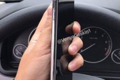 Đây là mô hình iPhone 8 với mặt trước sau bằng kính, khung kim loại, camera kép xoay dọc?
